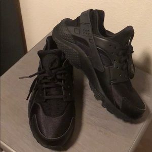 Nike Huaraches all Black